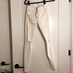 White Hudson skinny jeans with distressing sz 26